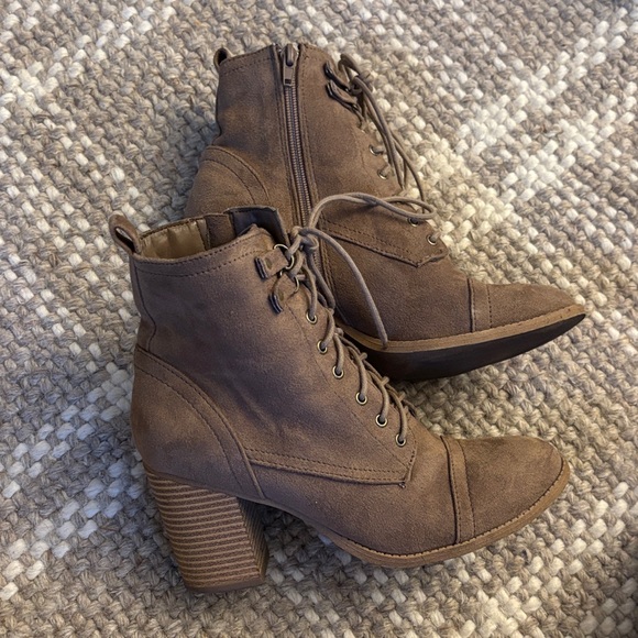 X2B Lace-Up Boots - Picture 1 of 6